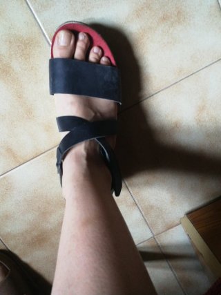 Sandalias Art Talla 40 Negras Rojas
