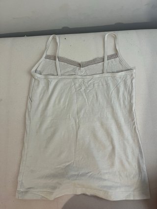 Camiseta de tirantes con encaje
