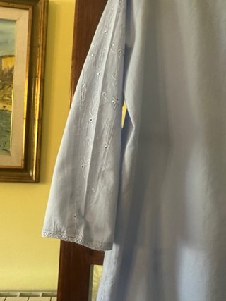 Camicetta cotone ricami perline azzurra