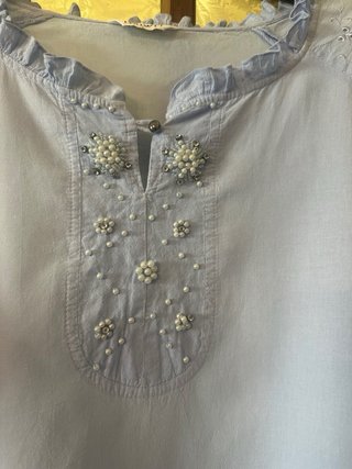 Camicetta cotone ricami perline azzurra