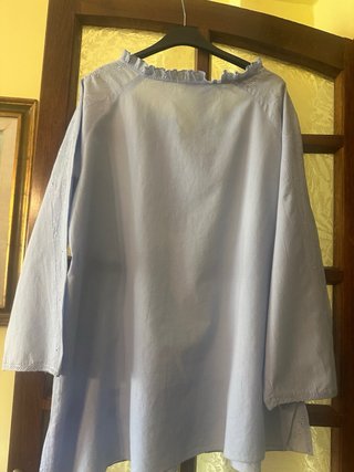 Camicetta cotone ricami perline azzurra