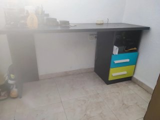 Escritorio juvenil con cajones