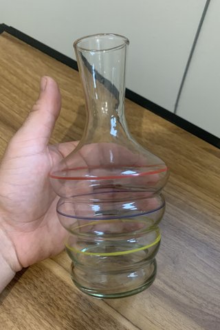 Caraffa in vetro soffiato con bande colorate