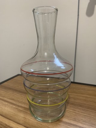 Caraffa in vetro soffiato con bande colorate