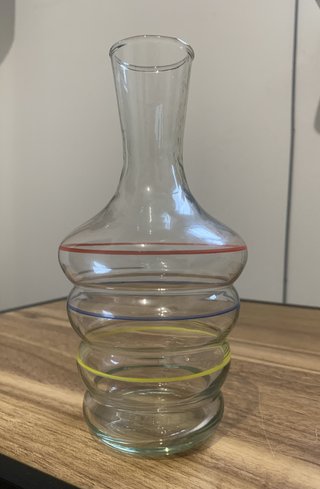 Caraffa in vetro soffiato con bande colorate
