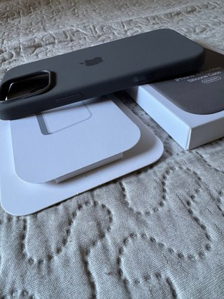 Funda iPhone 16 Pro Max Gris MagSafe nueva