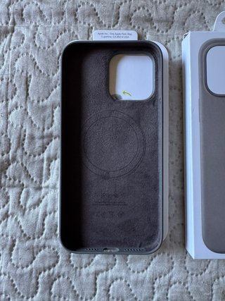 Funda iPhone 16 Pro Max Gris MagSafe nueva