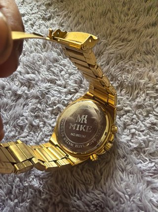 Reloj Dorado de Joyería