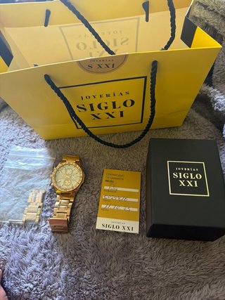 Reloj Dorado de Joyería