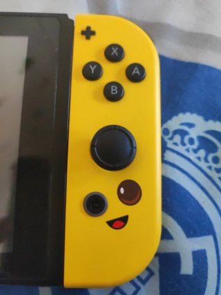 Nintendo Switch Azul y Amarillo