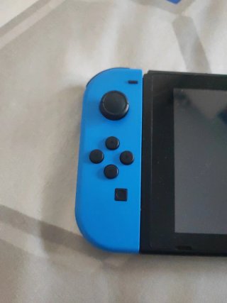 Nintendo Switch Azul y Amarillo