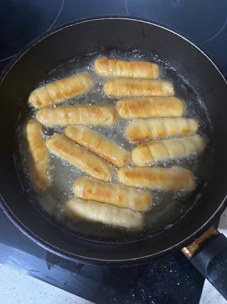 Tequeños con quesos venezolano mas salsa de ajo