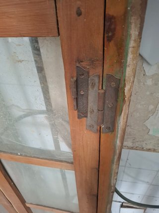 Ventana madera con rejas