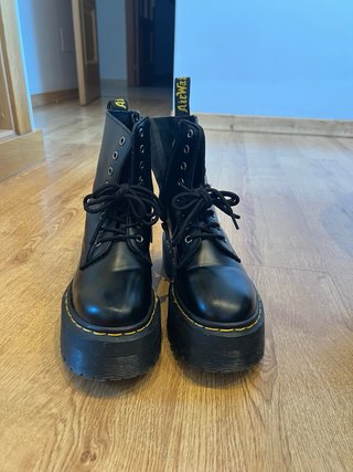 Stivali Dr. Martens con suola a piattaforma