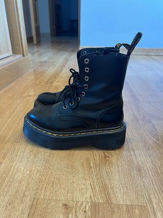 Stivali Dr. Martens con suola a piattaforma
