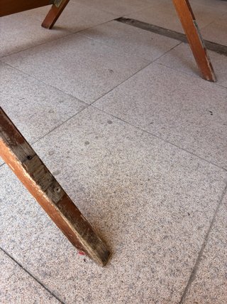 Mesa y 4 sillas de madera plegables
