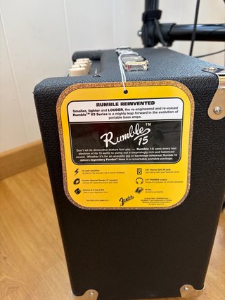 Amplificador Fender Rumble 15
