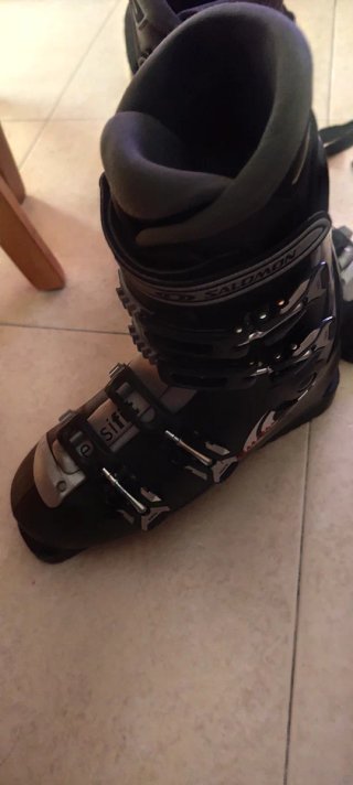 Esquís Volkl con botas y bastones