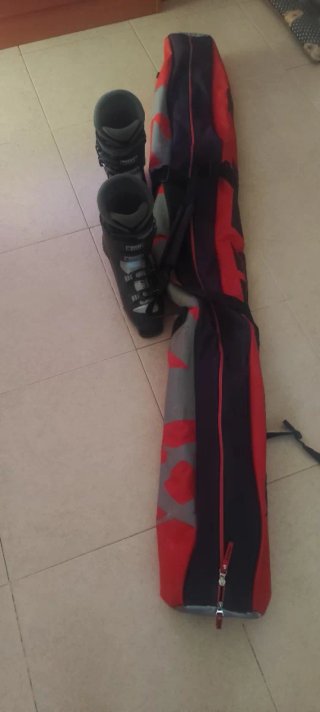 Esquís Volkl con botas y bastones