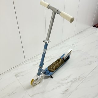 Patinete azul