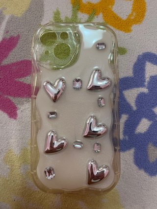 Funda iPhone 13 Corazones y Brillantes