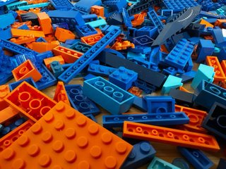 Piezas de Lego (Azul y Naranja)