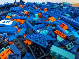 Piezas de Lego (Azul y Naranja)
