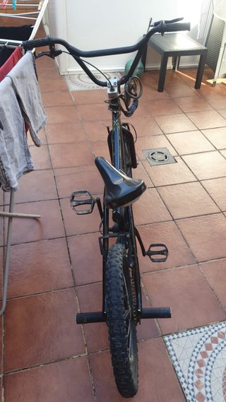 Bicicleta BMX negra