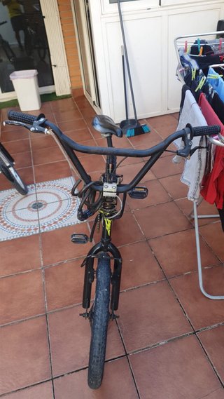 Bicicleta BMX negra