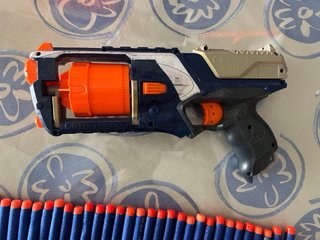 Pack 3 Pistolas Nerf +Diana electrónica + 50 balas