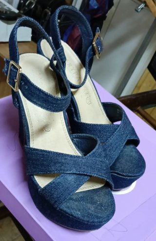 Sandalias vaqueras con tacón