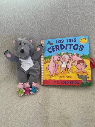 Los Tres Cerditos ... y el Lobo Feroz