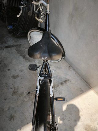 Bicicleta urbana negra