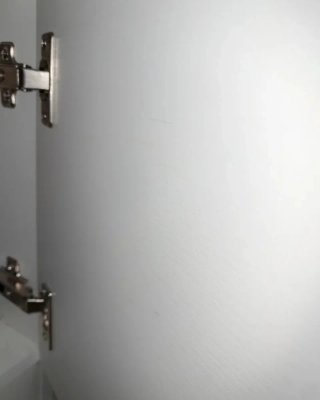 Mueble bajo gris y blanco