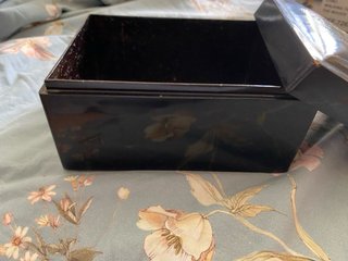 Caja lacada china paisaje montañas