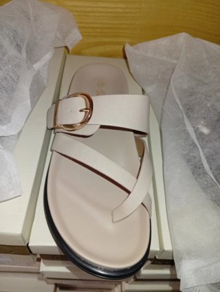 Chanclas Beige y Doradas Mujer hay todas las talla