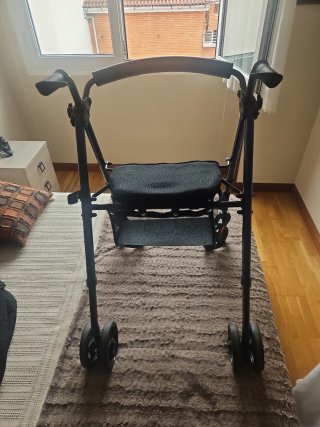 Andador Plegable con Asiento y Ruedas