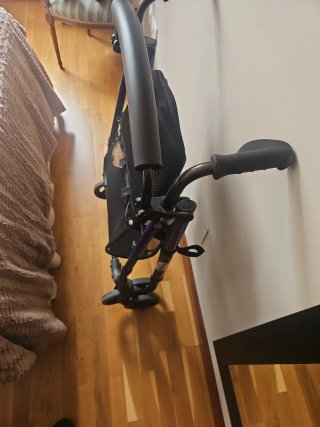 Andador Plegable con Asiento y Ruedas