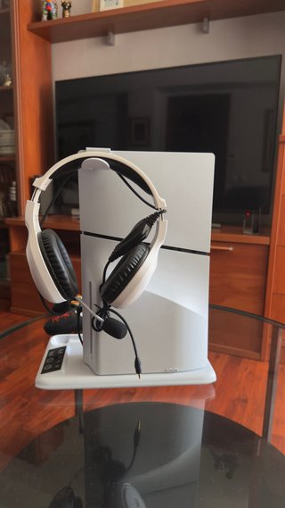 PS5 con base ventilatore/caricatore e controller