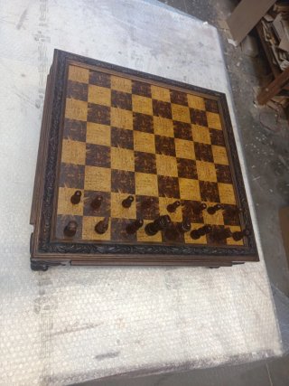 Scacchiera in legno colore noce