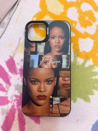 Funda iPhone 13 Rihanna