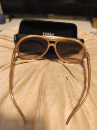 Gafas de sol Furla marrones y doradas
