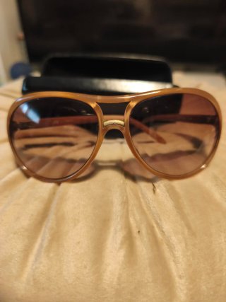 Gafas de sol Furla marrones y doradas