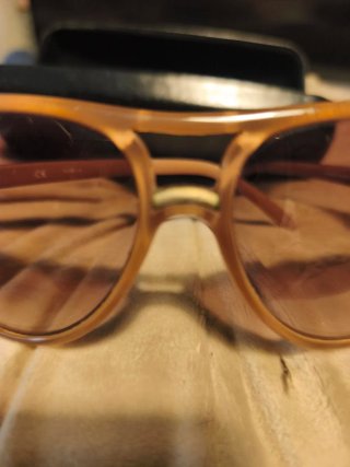 Gafas de sol Furla marrones y doradas