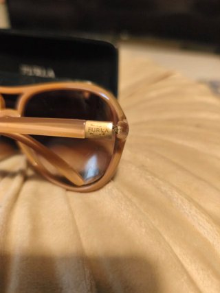 Gafas de sol Furla marrones y doradas