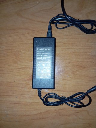 Cargador eléctrico para batería de litio 36v