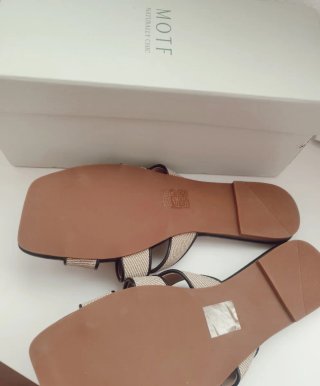 Sandalias planas punta cuadrada MOTF