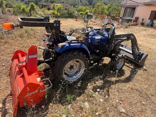 Tractor 26cv con pala y desbrozadora