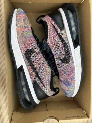 Tenis Nike Multicolor y Negro talla 40,5