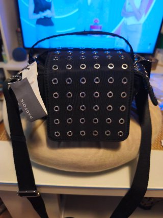 Bolso Parfois negro tachas